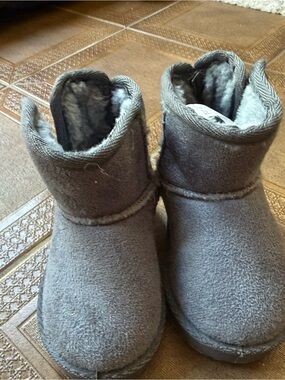 Olivia Miller Gray Fuzzy Lined Kids Booties
